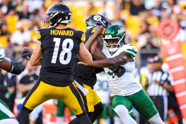 August 21, 2026, Pittsburgh, Pennsylvania, USA: New York Jets linebacker DAVID BAILEY (31) rushes Pittsburgh Steelers quarterback WILL HOWARD (18) during the NFL, American Football Herren, USA preseason football game between the Pittsburgh Steelers and the New York Jets in Pittsburgh, Pennsylvania. NFL 2026: Jets 17: 0 Steelers  - ZUMAg257 20260821_zsp_g257_005 Copyright: xBrentxGudenschwagerx