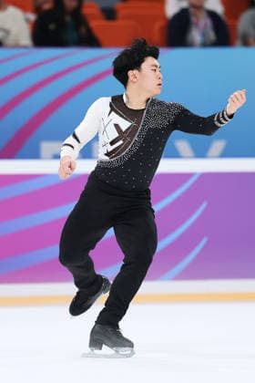 XI AN, CHINA - AUGUST 22: Vinceman Chong of Australia performs in the Junior Men - Free Skating on day 3 of the ISU Figure skating, Eiskunstlauf Junior Grand Prix Xi an 2026 on August 22, 2026 in Xi an, Shaanxi Province of China.  Copyright: xVCGx 111661418504