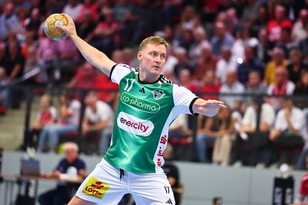 August Pedersen (TSV Hannover-Burgdorf, 17) beim Siebenmeter GER, TuS Ferndorf vs TSV Hannover-Burgdorf, Handball, DHB-Pokal, 1. Runde, Spielzeit 2026 2027, 21.08.2026 GER, TuS Ferndorf vs TSV Hannover-Burgdorf, Handball, DHB-Pokal, 1. Runde, Spielzeit 2026 2027, 21.08.2026 Kreuztal *** August Pedersen, TSV Hannover Burgdorf, 17 on a penalty throw (GER), TuS Ferndorf vs. TSV Hannover Burgdorf, Handball, DHB Cup, 1st Round, 2026–2027 season, August 21, 2026, GER, TuS Ferndorf vs. TSV Hannover Burgdorf, Handball, DHB Cup, Round 1, 2026–2027 season, August 21, 2026, Kreuztal Copyright: xEibner-Pressefoto RenexWeissx EP_RWS