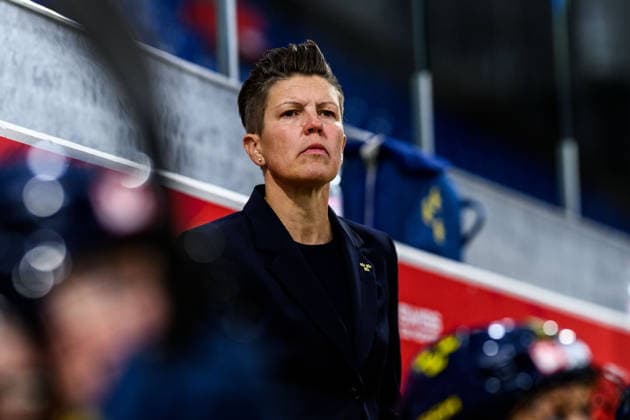 260822 Head coach Erika Holst of Sweden during the Women™s Euro Hockey Tour game between Finland and Sweden on August 22, 2026 in Kloten. Photo: Mathilda Schuler BILDBYRAN kod MA MA1022 ishockey Ice hockey, Eishockey women™s euro hockey tour finland sverige sweden dam bbeng sverige sweden finland *** August 22, 2026: Head coach Erika Holst of Sweden during the Women’s Euro Hockey Tour game between Finland and Sweden on August 22, 2026 in Kloten. Photo by Mathilda Schuler. BILDBYRAN code MA MA1022 ice hockey women’s euro hockey tour Finland Sweden women’s BBENG Sweden Sweden Finland  Copyright: MATHILDAxSCHULER BB260822MA037