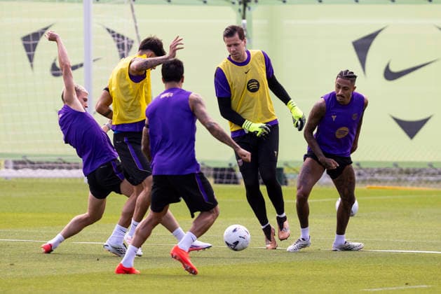 August 22, 2026, Sant Joan Despi, Barcelona, Spain: Wojciech Szczesny and Raphinha during the training day of FC Barcelona, Barca ahead the Spanish League, Laliga EA Sports, football match against Elche CF at Ciudad Esportiva Joan Gamper on August 22, 2026 in Sant Joan Despi, Barcelona, Spain. FC Barcelona Training And press conference, PK, Pressekonferenz - LaLiga EA Sports  - ZUMAa181 20260822_zaa_a181_003 Copyright: xJavierxBorregox