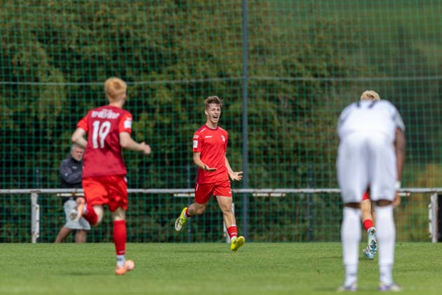 U17, U 17 DFB-Nachwuchsliga - Vorrunde Gruppe H: FC Rot-Weiß Erfurt vs. SV Meppen; Erfurt; 22.08.2026 Jubel, Kent Langenhan ( 16; FC Rot-Weiß Erfurt U17) U17 DFB-Nachwuchsliga - Vorrunde Gruppe H: FC Rot-Weiß Erfurt vs. SV Meppen; Hauptplatz Cyriaksgebreite Erfurt; 22.08.2026 DFB REGULATIONS PROHIBIT ANY USE OF PHOTOGRAPHS AS IMAGE SEQUENCES AND OR QUASI-VIDEO. *** U17 DFB Youth League Preliminary Round Group H FC Rot Weiß Erfurt vs. SV Meppen Erfurt, August 22, 2026, Cheers, Kent Langenhan 16 FC Rot Weiß Erfurt U17 U17 DFB Youth League Preliminary Round Group H FC Rot Weiß Erfurt vs. SV Meppen Main Field, Cyriaksgebreite, Erfurt, August 22, 2026 DFB REGULATIONS PROHIBIT ANY USE OF PHOTOGRAPHS AS IMAGE SEQUENCES AND OR QUASI-VIDEO Copyright: xBEAUTIFULxSPORTS Duehringx
