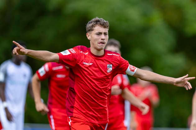 U17, U 17 DFB-Nachwuchsliga - Vorrunde Gruppe H: FC Rot-Weiß Erfurt vs. SV Meppen; Erfurt; 22.08.2026 2:0 durch Marlon-Maurice Röhr ( 17; FC Rot-Weiß Erfurt U17) U17 DFB-Nachwuchsliga - Vorrunde Gruppe H: FC Rot-Weiß Erfurt vs. SV Meppen; Hauptplatz Cyriaksgebreite Erfurt; 22.08.2026 DFB REGULATIONS PROHIBIT ANY USE OF PHOTOGRAPHS AS IMAGE SEQUENCES AND OR QUASI-VIDEO. *** U17 DFB Youth League Preliminary Round Group H FC Rot-Weiß Erfurt vs. SV Meppen Erfurt, August 22, 2026, 2–0 (goal by Marlon Maurice Röhr, 17 ) FC Rot-Weiß Erfurt U17 U17 DFB Youth League Preliminary Round Group H FC Rot-Weiß Erfurt vs. SV Meppen Main Field, Cyriaksgebreite, Erfurt, August 22, 2026. DFB regulations prohibit any use of photographs as image sequences and or quasi-video. Copyright: xBEAUTIFULxSPORTS Duehringx