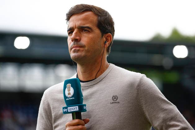 22.08.2026, xavx, Fussball DFB Pokal 1.Runde, SV Wehen Wiesbaden - Bayer 04 Leverkusen v.l. Trainer Carles Martinez (Bayer 04 Leverkusen) im Interview bei Sky vor dem Spiel Wiesbaden *** August 22, 2026, xavx, Soccer, DFB Cup First Round, SV Wehen Wiesbaden vs. Bayer 04 Leverkusen – Coach Carles Martinez of Bayer 04 Leverkusen in an interview with Sky Sport ahead of the match in Wiesbaden