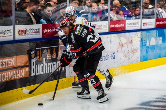 Jakob Peukert (LD, ECDC Memmingen Indians, 23) mit Ryan Odude (RD, Ravensburg Towerstars, 79) GER, Ravensburg Towerstars vs ECDC Memmingen Indian, Eishockey, Vorbereitung, DEL2, Saison 2026 27, 21.08.2026 GER, Ravensburg Towerstars vs ECDC Memmingen Indian, Eishockey, Vorbereitung, DEL2, Saison 2026 27, 21.08.2026 Ravensburg *** Jakob Peukert (LD), ECDC Memmingen Indians, 23, with Ryan Odude (RD), Ravensburg Towerstars, 79 GER, Ravensburg Towerstars vs. ECDC Memmingen Indians, ice hockey, preseason, DEL2, 2026–27 season, August 21, 2026 GER, Ravensburg Towerstars vs. ECDC Memmingen Indians, Ice Hockey, Preseason, DEL2, 2026–27 Season, August 21, 2026 Ravensburg Copyright: xEibner-Pressefoto FlorianxWolfx EP_FWF