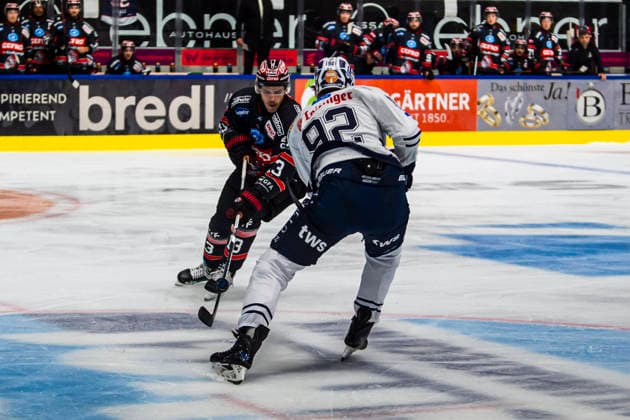 Leon Fern (LD, ECDC Memmingen Indians, 13) mit Mark Rassell (LW, Ravensburg Towerstars, 92) GER, Ravensburg Towerstars vs ECDC Memmingen Indian, Eishockey, Vorbereitung, DEL2, Saison 2026 27, 21.08.2026 GER, Ravensburg Towerstars vs ECDC Memmingen Indian, Eishockey, Vorbereitung, DEL2, Saison 2026 27, 21.08.2026 Ravensburg *** Leon Fern (LD), ECDC Memmingen Indians, 13, with Mark Rassell (LW), Ravensburg Towerstars, 92 (GER), Ravensburg Towerstars vs. ECDC Memmingen Indians, ice hockey, preseason, DEL2, 2026–27 season, August 21, 2026 GER, Ravensburg Towerstars vs. ECDC Memmingen Indians, ice hockey, preseason, DEL2, 2026–27 season, August 21, 2026 Ravensburg Copyright: xEibner-Pressefoto FlorianxWolfx EP_FWF