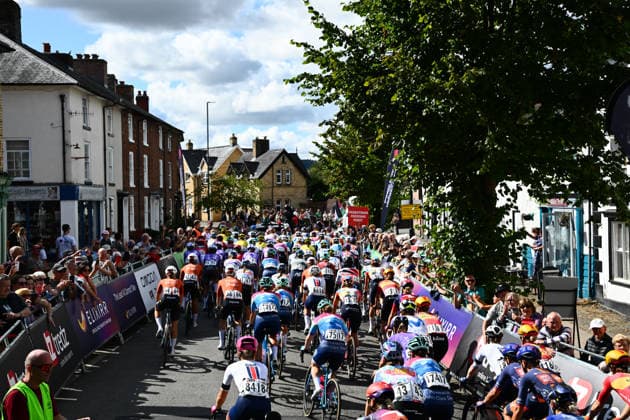 2026 Lloyds Tour of Britain Women Picture by Simon Wilkinson SWpix.com - 22 08 2026 - Cycling - UCI Women s World Tour - 2026 Lloyds Tour of Britain Women - Stage 4: - Llanidloes to Hay-On-Wye (138.3km) - The peloton roll out of Llanidloes Copyright: x xSWpix.comx(t axPhotographyxHubxLtd)xSimonxWilkinson SWpix.comx SWP-3030-18876