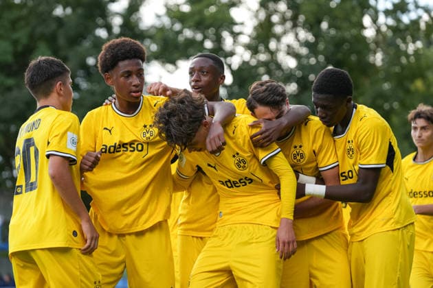 Samstag, 22.08.2026 Saison 2026 2027 3. Spieltag U17, U 17 DFB Nachwuchsliga Vorrunde Gruppe G im BSA Westender Straße, Duisburg, Germany. MSV Duisburg U17 - BV Borussia Dortmund U17. Torjubel nach dem 4:1 durch Niclas Julius Goldberg (BVB). *** Saturday, August 22, 2026 2026–2027 Season, Matchday 3, U17 DFB Youth League Preliminary Round, Group G at BSA Westender Straße, Duisburg, Germany MSV Duisburg U17 vs. BV Borussia Dortmund U17 Celebration after Niclas Julius Goldberg’s goal to make it 4–1 for BVB