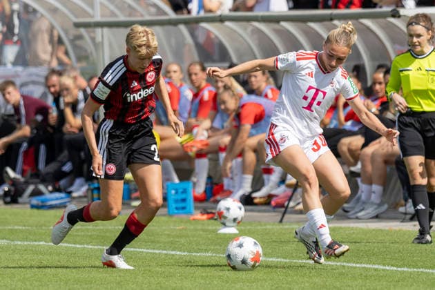 Google Pixel Frauen Bundesliga: Eintracht Frankfurt - 1. FC Köln, 22.08.2026 Paulina Krumbiegel (Eintracht Frankfurt 27) & Sophie Nachtigall (1. FC Köln 30) im zweikampf um den Ball, Eintracht Frankfurt - 1. FC Köln, Frankfurt, Stadion am Brentanobad, 22.8.2026 *** Google Pixel Women s Bundesliga Eintracht Frankfurt vs. 1. FC Köln, August 22, 2026 Paulina Krumbiegel (Eintracht Frankfurt), 27, Sophie Nachtigall (1. FC Köln), 30, battling for the ball, Eintracht Frankfurt vs. 1 FC Köln, Frankfurt, Stadion am Brentanobad, August 22, 2026 Copyright: xBEAUTIFULxSPORTS Gawlikx