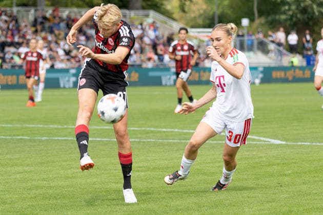 Google Pixel Frauen Bundesliga: Eintracht Frankfurt - 1. FC Köln, 22.08.2026 Paulina Krumbiegel (Eintracht Frankfurt 27) klärt den Ball vor Sophie Nachtigall (1. FC Köln 30), Eintracht Frankfurt - 1. FC Köln, Frankfurt, Stadion am Brentanobad, 22.8.2026 *** Google Pixel Women s Bundesliga: Eintracht Frankfurt vs. 1. FC Köln, August 22, 2026. Paulina Krumbiegel (Eintracht Frankfurt, No. 27) clears the ball away from Sophie Nachtigall (1. FC Köln, No. 30), Eintracht Frankfurt vs. 1. FC Köln, Frankfurt, Stadion am Brentanobad, August 22, 2026 Copyright: xBEAUTIFULxSPORTS Gawlikx