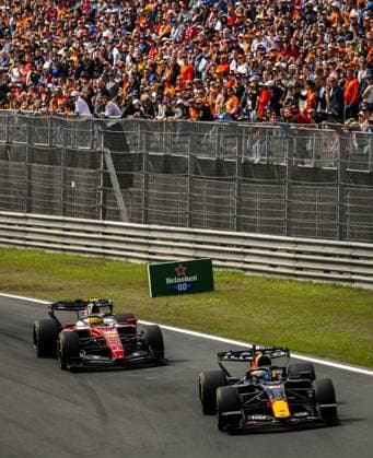 ZANDVOORT - Lewis Hamilton (Ferrari) and Max Verstappen (Red Bull Racing) during the sprint race, ahead of the F1 Dutch Grand Prix at the Circuit of Zandvoort. REMKO DE WAAL ANP xVIxANPxSportx xxANPxIVx 565998498 originalFilename: 565998498.jpg