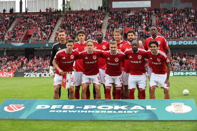 Die Cottbuser Startelf. Fussball DFB-Pokal 1. Hauptrunde 2026 2027 FC Energie Cottbus - FC Augsburg *** Cottbus Starting Lineup: DFB Cup 1, First Round, 2026–2027: FC Energie Cottbus vs. FC Augsburg