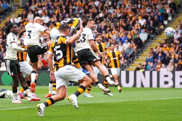 Hull City v Manchester United, ManU Premier League Nobel Mendy of Hull City (middle) scores his sides second goal during the Premier League match at the MKM Stadium, Hull 22 08 2026 UK Newspapers OUT Copyright: xMikexMartinx FIL-23813-0063