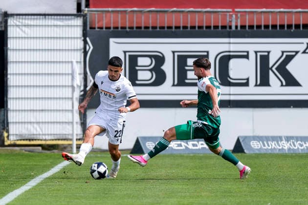 v.li.: Seyhan Yigit (SVS, 22), Armend Qenaj (Homburg, 7), Zweikampf, Spielszene, Duell, duel, tackle, tackling, Dynamik, Action, Aktion, 22.08.2026, Sandhausen (Deutschland), Fussball, Regionalliga Südwest, SV Sandhausen - FC 08 Homburg *** v li Seyhan Yigit SVS, 22, Armend Qenaj Homburg, 7, tackle, game scene, duel, tackle, tackling, dynamics, action, 22 08 2026, Sandhausen, Germany, soccer, Regionalliga Südwest, SV Sandhausen vs. FC 08 Homburg xozx