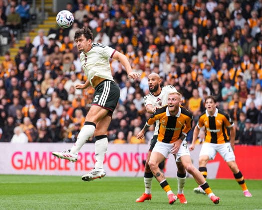Hull City v Manchester United, ManU Premier League Harry Maguire of Manchester United (left) heads the ball clear during the Premier League match at the MKM Stadium, Hull 22 08 2026 UK Newspapers OUT Copyright: xMikexMartinx FIL-23813-0071