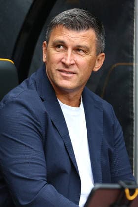 MKM Stadium KINGSTON UPON HULL, ENGLAND, AUGUST 22: Hull City manager Sergej Jakirovic looks on prior to the Premier League 2026-27 match between Hull City and Manchester United, ManU at MKM Stadium on August 22, 2026 in Kingston upon Hull, England. (Photo by Zach Forster Sports Press Photo) (Zach Forster Sports Press Photo SPP)  Copyright: xZachxForster SportsxPressxPhotox xSPPx Sportspressphoto_SPR212172