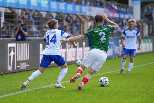 Deutschland: Fussball, NFV Krombacher Niedersachsenpokal, Viertelfinale, Hänsch-Arena, Emslandstadion, 3. Liga vs. Regionalliga Nord, SV Meppen vs. HSC Hannover: Thorben Deters (SV Meppen, 14) und Lukas Schorler (HSC Hannover, 2) *** German Soccer, NFV Krombacher Lower Saxony Cup, Quarterfinals, Hänsch Arena, Emslandstadion, 3rd Division vs. Regionalliga Nord, SV Meppen vs. HSC Hannover: Thorben Deters (SV Meppen), 14, and Lukas Schorler (HSC Hannover), 2 Copyright: xMichelxWittex