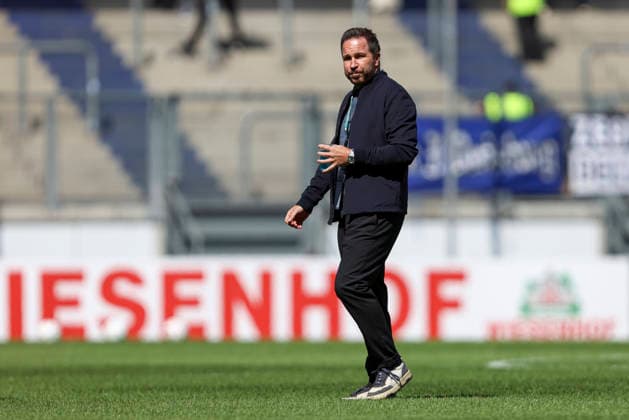 Sportdirektor Christian Weber (SV 07 Elversberg) schaut waehrend des Spiels der 1. Runde des DFB-Pokal zwischen MSV Duisburg und SV 07 Elversberg, Schauinsland-Reisen-Arena am 22. August 2026 in Duisburg, Deutschland. (Foto von Oliver Kaelke DeFodi Images) +++ Sportdirektor Christian Weber (SV 07 Elversberg) looks on during the 1st round match of the DFB-Pokal between MSV Duisburg and SV 07 Elversberg at Schauinsland-Reisen-Arena on August 22, 2026 in Duisburg, Germany. (Photo by Oliver Kaelke DeFodi Images) DFB DFL REGULATIONS PROHIBIT ANY USE OF PHOTOGRAPHS AS IMAGE SEQUENCES AND OR QUASI-VIDEO. (Photo by Oliver Kaelke DeFodi Images) - *** SV 07 Elversberg sports director Christian Weber watches during the first-round DFB Cup match between MSV Duisburg and SV 07 Elversberg at the Schauinsland Reisen Arena on August 22, 2026, in Duisburg, Germany. Photo by Oliver Kaelke, DeFodi Images. SV 07 Elversberg sporting director Christian Weber looks on during the first-round match of the DFB Cup between MSV Duisburg and SV 07 Elversberg at Schauinsland Reisen Arena on August 22, 2026 in Duisburg, Germany. Photo by Oliver Kaelke, DeFodi Images. DFB and DFL regulations prohibit any use of photographs as image sequences and or quasi-video. Photo by Oliver Kaelke, DeFodi Images.
