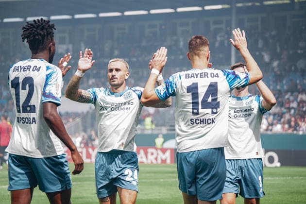 Deutschland: Fussball Saison 2026 2027 , DFB-Pokal Runde 1 1. Runde , SV Wehen Wiesbaden vs. Bayer Leverkusen - Brita-Arena (Wiesbaden) : Mannschaft jubelt zum 0:2, Tor, Torjubel, Jubel, Freude, Emotionen Wiesbaden Brita-Arena Deutschland Germany *** Germany Soccer Season 2026–2027, DFB Cup Round 1, SV Wehen Wiesbaden vs. Bayer Leverkusen at Brita Arena, Wiesbaden—Team celebrates a 0–2 lead, goal, goal celebration, cheering, joy, emotions—Wiesbaden, Brita Arena, Germany Copyright: xBennetxLongx