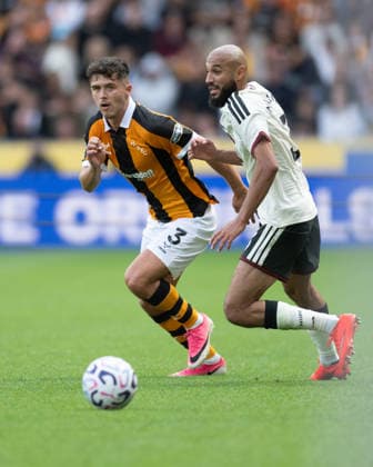 Hull City v Manchester United, ManU Premier League Ryan Giles of Hull City takes the ball past Noussair Mazraoui of Manchester United during the Premier League match between Hull City and Manchester United at the MKM Stadium, Hull. 22 08 2026 UK Newspapers OUT Copyright: xMattxWilkinsonx FIL-23804-0133