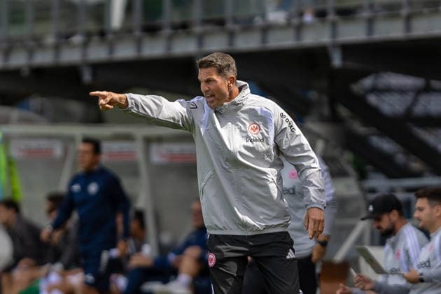 Patrick Gloeckner (Eintracht Frankfurt II, Chef-Trainer) gibt lautstark Anweisungen ausgestreckter Arm Mimik, GER, VfR Aalen vs. SG Eintracht Frankfurt II, Fussball, Herren, Regionalliga Suedwest, 3. Spieltag, Spielzeit 2026 2027, 22.08.2026, DFL DFB REGULATIONS PROHIBIT ANY USE OF PHOTOGRAPHS AS IMAGE SEQUENCES AND OR QUASI-VIDEO, GER, VfR Aalen vs. SG Eintracht Frankfurt II, Fussball, Herren, Regionalliga Suedwest, 3. Spieltag, Spielzeit 2026 2027, 22.08.2026 Aalen *** Patrick Gloeckner, head coach of Eintracht Frankfurt II, gives instructions loudly with his arm outstretched and expressive facial gestures, GER, VfR Aalen vs. SG Eintracht Frankfurt II, soccer, men s, Regionalliga Southwest, Matchday 3, 2026–2027 season, August 22, 2026, DFL and DFB regulations prohibit any use of photographs as image sequences and or quasi-video, GER, VfR Aalen vs. SG Eintracht Frankfurt II, soccer, men’s, Regionalliga Southwest, Matchday 3, 2026–2027 season, August 22, 2026, Aalen Copyright: xEibner-Pressefoto JanixPlessx EP_JPL