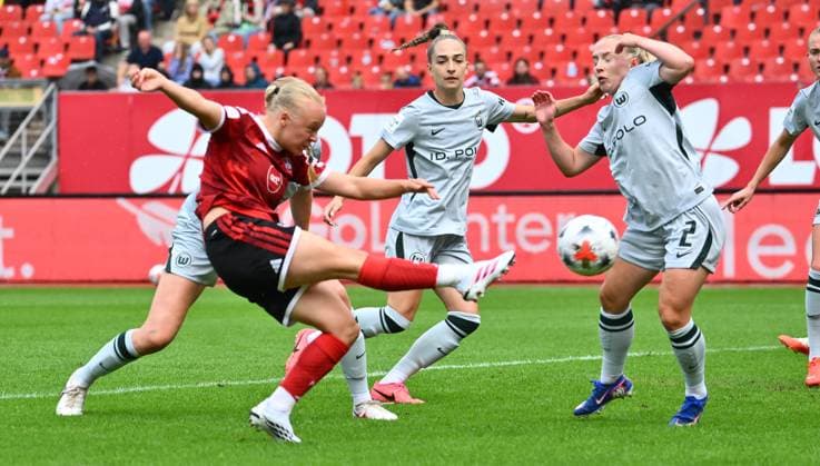 22.08.2026 - Fussball - Saison 2026 2027 - 1. Google Pixel Frauen Bundesliga - 01. Spieltag: 1. FC Nürnberg FCN ( Club Clubfrauen ) - VfL Wolfsburg - Sportfoto Zink - xwoxzix - Keira Bednorz (21, 1. FC Nürnberg FCN ) Thea Bjelde (2, VfL Wolfsburg ) *** August 22, 2026 Soccer Season 2026–2027 1 Google Pixel Women s Bundesliga Matchday 1 1. FC Nürnberg (FCN) Women s Team vs. VfL Wolfsburg Sports photo by Zink xwoxzix Keira Bednorz, 21, 1 FC Nuremberg (FCN), Thea Bjelde 2, VfL Wolfsburg
