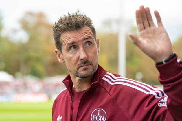 Miroslav Klose (1. FC Nuernberg, Trainer) begruesst Fans auf dem Weg zum Interview. Viktoria Koeln vs. 1. FC Nuernberg, Fussball, DFB-Pokal, 1. Runde, Saison 2026 2027, 22.08.2026 DFL DFB Regulations prohibit any use of Photographs as image sequences and or Quasivideo Viktoria Koeln vs. 1. FC Nuernberg, Fussball, DFB-Pokal, 1. Runde, Saison 2026 2027, 22.08.2026 Koeln *** Miroslav Klose, 1. FC Nuremberg coach, greets fans on his way to the post-match interview following the Viktoria Cologne vs. 1. FC Nuremberg match, soccer, DFB Cup, 1st round, 2026–2027 season, August 22, 2026 DFL and DFB regulations prohibit any use of photographs as image sequences and or quasi-video Viktoria Cologne vs. 1 FC Nuremberg, soccer, DFB Cup, 1st round, 2026–2027 season, August 22, 2026, Cologne Copyright: xEibner-Pressefoto ThomasxHaeslerx EP_THR