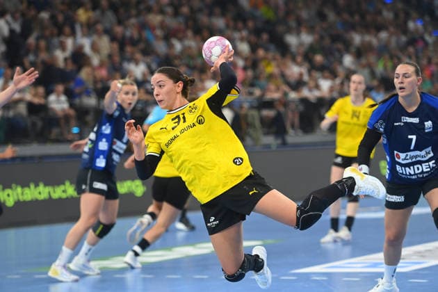 Alexia Hauf (DO),Torwurf,Aktion. Handball Rexel Super Cup 2026 der Frauen HSG Blomberg-Lippe vs. Borussia Dortmund am 22.08.2026 SAP GARDEN Muenchen. *** Alexia Hauf (DO), goal throw, action from the 2026 Rexel Super Cup Women s Handball Match: HSG Blomberg Lippe vs. Borussia Dortmund on August 22, 2026, at SAP GARDEN in Munich