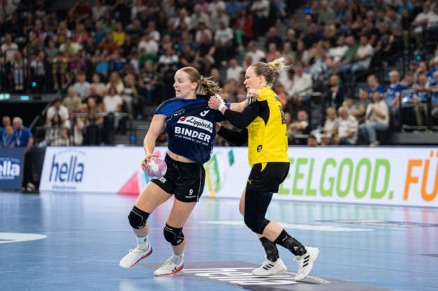HSG Blomberg-Lippe (GER) vs. Borussia Dortmund (GER), Handball, 1. Handball Bundesliga Frauen, Rexel Supercup 2026, Saison 2026 2027, Muenchen, 22.08.2026 Nieke Kuehne (HSG Blomberg-Lippe, 09) im Angriff gegen Lisa Antl (Borussia Dortmund, 09) Muenchen SAP Garden Deutschland *** HSG Blomberg Lippe (GER) vs. Borussia Dortmund (GER), Handball, Women s Handball Bundesliga 1, 2026 Rexel Supercup, 2026–2027 Season, Munich, August 22, 2026: Nieke Kühne of HSG Blomberg Lippe, No. 9, on the attack against Lisa Antl of Borussia Dortmund, No. 9, at SAP Garden in Munich, Germany