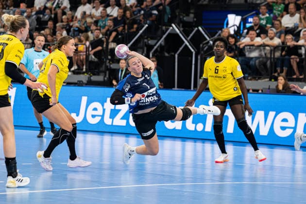 HSG Blomberg-Lippe (GER) vs. Borussia Dortmund (GER), Handball, 1. Handball Bundesliga Frauen, Rexel Supercup 2026, Saison 2026 2027, Muenchen, 22.08.2026 Diana Magnusdottir (HSG Blomberg-Lippe, 07) im Torwurf Muenchen SAP Garden Deutschland *** HSG Blomberg Lippe GER vs. Borussia Dortmund GER, Handball, Women s Handball Bundesliga 1, 2026 Rexel Super Cup, 2026–2027 Season, Munich, August 22, 2026 Diana Magnusdottir HSG Blomberg Lippe, 7 goals in Munich SAP Garden, Germany