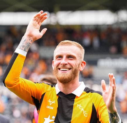 Hull City v Manchester United, ManU Premier League Oli McBurnie of Hull City is delighted with his sides victory after the Premier League match at the MKM Stadium, Hull 22 08 2026 UK Newspapers OUT Copyright: xMikexMartinx FIL-23813-0102