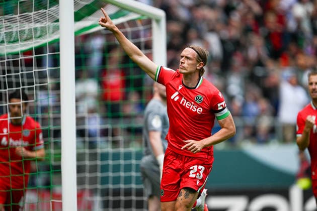 DFB Pokal 26 27 - SV Hemelingen - Hannover 96 am 22.08.2026 im Weserstadion in Bremen Jubel, Torjubel, Torschuetze, Torschütze Stefan Teitur Poroarson (Hannover) jubelt nach seinem Tor zum 0:1 *** DFB Cup 26-27: SV Hemelingen vs. Hannover 96 on August 22, 2026, at the Weserstadion in Bremen. Cheers, goal celebrations, goal scorers—goal scorer Stefan Teitur Poroarson of Hannover celebrates after scoring the 0-1 goal. MT