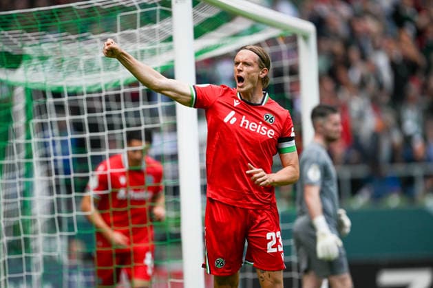 DFB Pokal 26 27 - SV Hemelingen - Hannover 96 am 22.08.2026 im Weserstadion in Bremen Jubel, Torjubel, Torschuetze, Torschütze Stefan Teitur Poroarson (Hannover) jubelt nach seinem Tor zum 0:1 *** DFB Cup 26-27: SV Hemelingen vs. Hannover 96 on August 22, 2026, at the Weserstadion in Bremen. Cheers, goal celebrations, goal scorers—goal scorer Stefan Teitur Poroarson of Hannover celebrates after scoring the 0-1 goal. MT