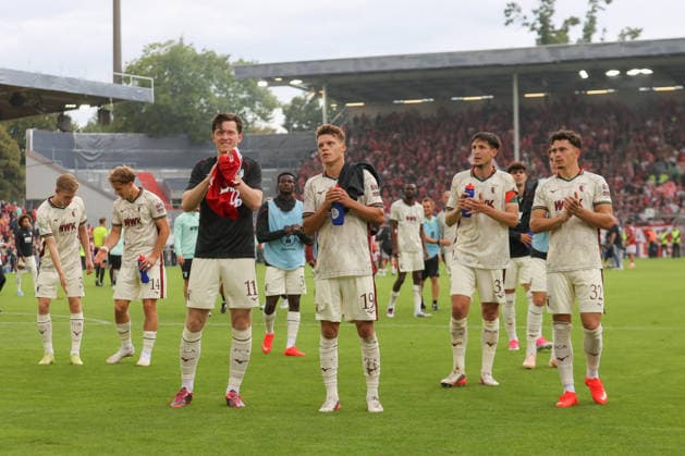 22.08.2026, xtgx, Fussball DFB-Pokal 1. Runde, FC Energie Cottbus - FC Augsburg, v.l. Augsburg Jubel ueber den Sieg, Jubel nach Spielende (DFL DFB REGULATIONS PROHIBIT ANY USE OF PHOTOGRAPHS as IMAGE SEQUENCES and or QUASI-VIDEO) Cottbus *** August 22, 2026, xtgx, Soccer DFB Cup 1st Round, FC Energie Cottbus vs. FC Augsburg, from left: Augsburg celebrating the victory, Celebrations after the final whistle. DFL and DFB regulations prohibit any use of photographs as image sequences and or quasi-video. Cottbus