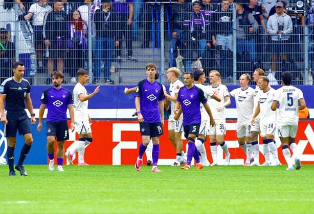 Die Hoffenheimer freuen sich über das 0:1, vorn enttäuschte Auer Spieler. Fußball DFB-Pokal 2026 27 FC Erzgebirge Aue - TSG Hoffenheim am 22.8.2026 Erzgebirge Aue - TSG Hoffenheim *** Hoffenheim players are celebrating the 0-1 victory, while Aue players are disappointed up front. Soccer: 2026-27 DFB Cup, FC Erzgebirge Aue vs. TSG Hoffenheim on August 22, 2026. Erzgebirge Aue vs. TSG Hoffenheim