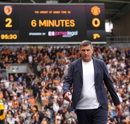 Hull City v Manchester United, ManU Premier League Hull City Head Coach Sergej Jakirovic nervously awaits the final whistle during the Premier League match at the MKM Stadium, Hull 22 08 2026 UK Newspapers OUT Copyright: xMikexMartinx FIL-23813-0109