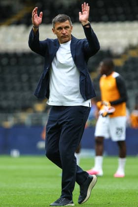 MKM Stadium KINGSTON UPON HULL, ENGLAND, AUGUST 22: Hull City manager Sergej Jakirovic hails the fans Premier League 2026-27 match between Hull City and Manchester United, ManU at MKM Stadium on August 22, 2026 in Kingston upon Hull, England. (Photo by Zach Forster Sports Press Photo) (Zach Forster Sports Press Photo SPP)  Copyright: xZachxForster SportsxPressxPhotox xSPPx spp-en-ZaFoPrPh-spp26_zachf_2208_280