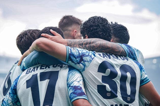 Deutschland: Fussball Saison 2026 2027 , DFB-Pokal Runde 1 1. Runde , SV Wehen Wiesbaden vs. Bayer Leverkusen - Brita-Arena (Wiesbaden) : Mannschaft jubelt zum 0:2, Tor, Torjubel, Jubel, Freude, Emotionen Wiesbaden Brita-Arena Deutschland Germany *** Germany Soccer Season 2026–2027, DFB Cup Round 1, SV Wehen Wiesbaden vs. Bayer Leverkusen, Brita Arena, Wiesbaden—Team celebrates a 0–2 lead, goal, goal celebration, cheers, joy, emotions, Wiesbaden, Brita Arena, Germany Copyright: xBennetxLongx