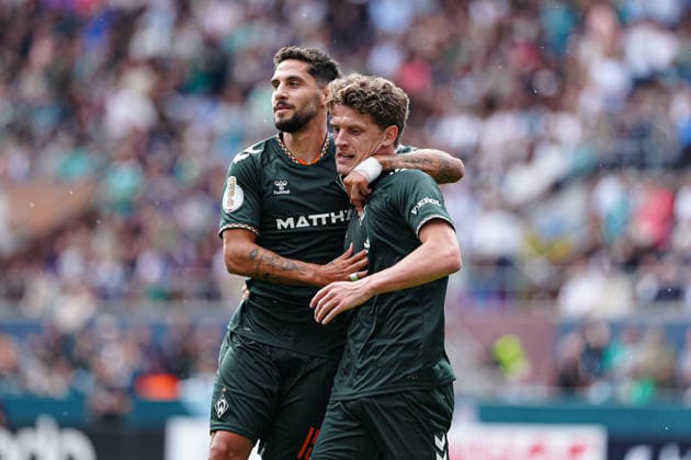 Torjubel Ludovit Reis (SV Werder Bremen, 15) Jens Stage (SV Werder Bremen, 06) nach Tor zum 0:1 per Kopfball Jens Stage (SV Werder Bremen, 06) GER, Lüneburger SK Hansa vs. SV Werder Bremen, Fußball, DFB-Pokal, 1. Runde, Saison 2026 2027, 22.08.2026 GER, Lüneburger SK Hansa vs. SV Werder Bremen, Fußball, DFB-Pokal, 1. Runde, Saison 2026 2027, 22.08.2026 Hamburg *** Goal celebration: Ludovit Reis (SV Werder Bremen), 15 Jens Stage (SV Werder Bremen), 06 after scoring the 0-1 goal with a header by Jens Stage (SV Werder Bremen), 06 GER, Lüneburger SK Hansa vs. SV Werder Bremen, soccer, DFB Cup, 1st round, 2026–2027 season, August 22, 2026 GER, Lüneburger SK Hansa vs. SV Werder Bremen, Soccer, DFB Cup, 1st Round, 2026–2027 Season, August 22, 2026 Hamburg Copyright: xEibner-Pressefoto MarcelxvonxFehrnx EP_MFN