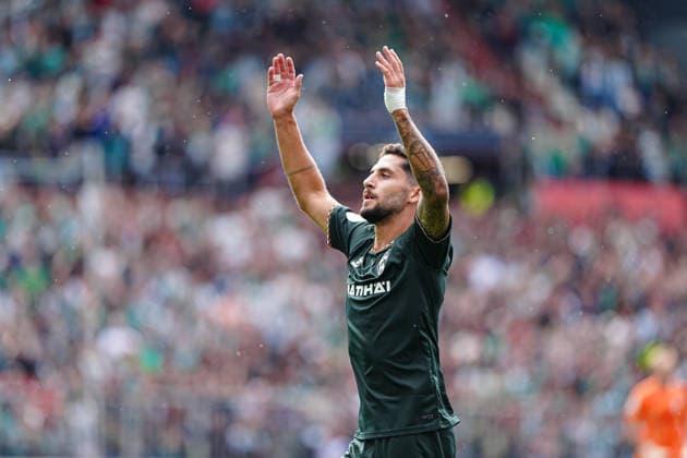 Torjubel Ludovit Reis (SV Werder Bremen, 15) nach Tor zum 0:1 per Kopfball Jens Stage (SV Werder Bremen, 06) GER, Lüneburger SK Hansa vs. SV Werder Bremen, Fußball, DFB-Pokal, 1. Runde, Saison 2026 2027, 22.08.2026 GER, Lüneburger SK Hansa vs. SV Werder Bremen, Fußball, DFB-Pokal, 1. Runde, Saison 2026 2027, 22.08.2026 Hamburg *** Goal celebration by Ludovit Reis of SV Werder Bremen, 15 seconds after Jens Stage of SV Werder Bremen scored the 0–1 goal with a header, 06 GER, Lüneburger SK Hansa vs. SV Werder Bremen, soccer, DFB Cup, 1st round, 2026–2027 season, August 22, 2026, Germany, Lüneburger SK Hansa vs. SV Werder Bremen, Soccer, DFB Cup, 1st Round, 2026–2027 Season, August 22, 2026, Hamburg Copyright: xEibner-Pressefoto MarcelxvonxFehrnx EP_MFN