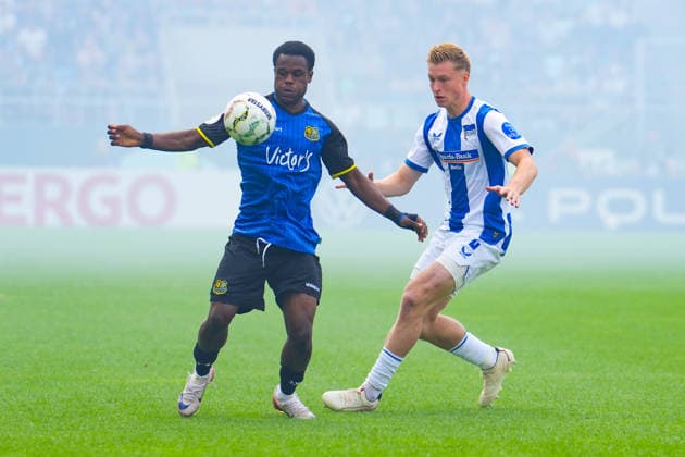 22.08.2026, xydrx, Fußball, DFB Pokal, 1. FC Saarbrücken - Hertha BSC, Saison 2026 2027, Ludwigsparkstadion: Abdenego Nankishi (1.FC Saarbruecken, 17) im Zweikampf gegen Julian Eitschberger (Hertha BSC, 2) DFB regulations prohibit any use of photographs as image sequences and or quasi-video. *** August 22, 2026, xydrx, Soccer, DFB Cup, 1 FC Saarbrücken vs. Hertha BSC, 2026–2027 season, Ludwigsparkstadion, Abdenego Nankishi, 1 FC Saarbrücken, No. 17 in a tackle against Julian Eitschberger of Hertha BSC; 2 DFB regulations prohibit any use of photographs as image sequences and or quasi-video Copyright: HMBxMedia YannisxDreimann