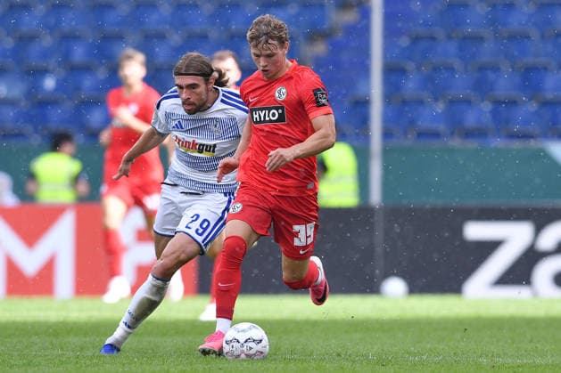 Fußball DFB-Pokal 1. Runde MSV Duisburg - SV Elversberg am 22.08.2026 in der Schauinsland-Reisen-Arena in Duisburg Joshua Bitter ( Duisburg ), links - William Cole Campbell ( Elversberg ), rechts DFB regulations prohibit any use of photographs as image sequences and or quasi-video. *** Soccer: DFB Cup First Round, MSV Duisburg vs. SV Elversberg on August 22, 2026, at the Schauinsland Reisen Arena in Duisburg. Joshua Bitter (Duisburg, left) and William Cole Campbell (Elversberg, right). DFB regulations prohibit any use of photographs as image sequences and or quasi-video. xRx