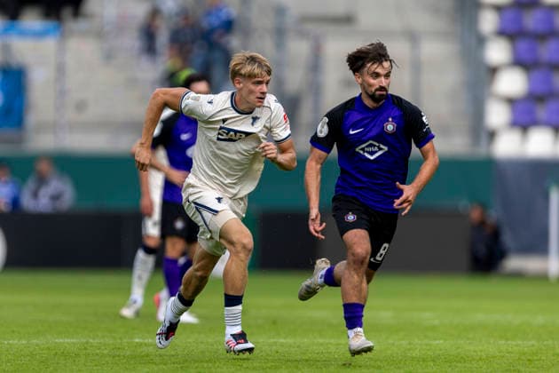 GER, Aue, Fussball, DFB-Pokal, 1. Hauptrunde, FC Erzgebirge Aue vs. TSG 1899 Hoffenheim im Bild v.l.: Nathan De Cat (TSG Hoffenheim 17), Nils Lihsek (FC Erzgebirge Aue 08), Sprintduell 22.08.2026, EINS Erzgebirgsstadion Aue DFB REGULATIONS PROHIBIT ANY USE OF PHOTOGRAPHS AS IMAGE SEQUENCES AND OR QUASI-VIDEO, *** GER, Aue, Soccer, DFB Cup, First Round, FC Erzgebirge Aue vs. TSG 1899 Hoffenheim; pictured from left: Nathan De Cat (TSG Hoffenheim 17), Nils Lihsek, FC Erzgebirge Aue 08, sprint duel, August 22, 2026, EINS Erzgebirgsstadion Aue. DFB regulations prohibit any use of photographs as image sequences and or quasi-video, Copyright: HMBxMedia PaulxFritz