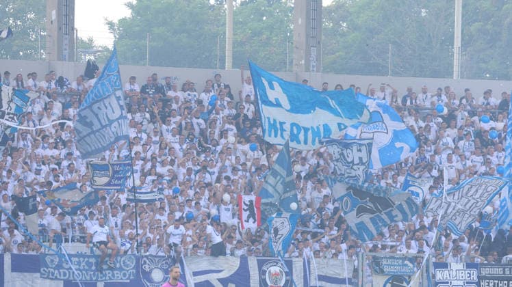 22.08.2026, xrekx, Fussball DFB Pokal 1.Runde, 1.FC Saarbruecken - Hertha BSC Berlin v.l. Hertha BSC Fans ,Stimmung, Schals, Ultras, Zuschauer, Besucher, Choreo, Choreografie, atmosphere, scarves, spectators, visitors (DFL DFB REGULATIONS PROHIBIT ANY USE OF PHOTOGRAPHS as IMAGE SEQUENCES and or QUASI-VIDEO) Saarbruecken *** August 22, 2026, xrekx, Soccer, DFB Cup 1st Round, 1. FC Saarbrücken vs. Hertha BSC Berlin, Hertha BSC fans, atmosphere, scarves, ultras, spectators, visitors, choreography, choreography, atmosphere, scarves, spectators, visitors DFL DFB REGULATIONS PROHIBIT ANY USE OF PHOTOGRAPHS as IMAGE SEQUENCES and or QUASI-VIDEO Saarbrücken