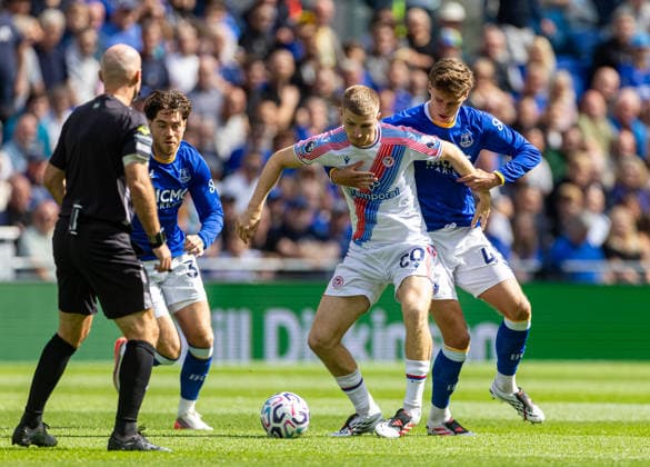 Football - FA Premier League - Everton FC v Crystal Palace FC LIVERPOOL, ENGLAND - Saturday, August 22, 2026: Crystal Palace s Adam Wharton (L) is challenged by Everton s Harrison Armstrong during the FA Premier League match between Everton FC and Crystal Palace FC at Bramley-Moore Dock. (Photo by David Rawcliffe Propaganda) LIVERPOOL Bramley-Moore Dock MERSEYSIDE ENGLAND  Copyright: xDavidxRawcliffex P2026-08-22-Everton_Crystal-9