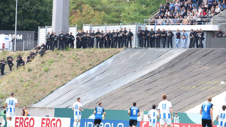 22.08.2026, xrekx, Fussball DFB Pokal 1.Runde, 1.FC Saarbruecken - Hertha BSC Berlin v.l. Polizei (DFL DFB REGULATIONS PROHIBIT ANY USE OF PHOTOGRAPHS as IMAGE SEQUENCES and or QUASI-VIDEO) Saarbruecken *** August 22, 2026, xrekx, Soccer DFB Cup First Round, 1 FC Saarbrücken vs. Hertha BSC Berlin v l Police DFL DFB REGULATIONS PROHIBIT ANY USE OF PHOTOGRAPHS as IMAGE SEQUENCES and or QUASI-VIDEO Saarbrücken