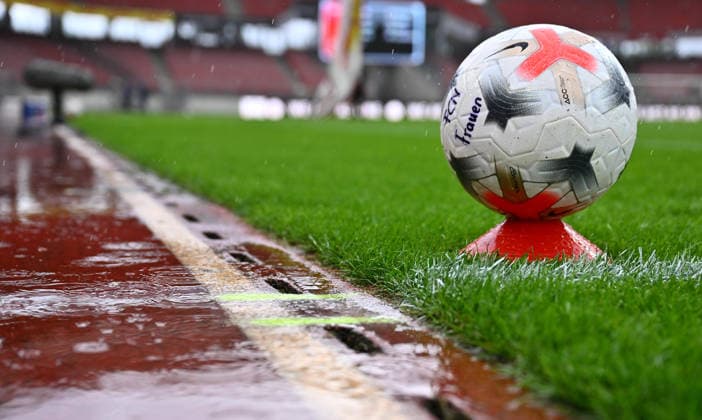 22.08.2026 - Fussball - Saison 2026 2027 - 1. Google Pixel Frauen Bundesliga - 01. Spieltag: 1. FC Nürnberg FCN ( Club Clubfrauen ) - VfL Wolfsburg - Sportfoto Zink - xwoxzix - Feature Impression Symbolbild Symbolfoto - Spielball Ball - Regen *** August 22, 2026 Soccer Season 2026–2027 1 Google Pixel Women s Bundesliga Matchday 1 FC Nuremberg FCN Club Women s Team VfL Wolfsburg Sports photo Zink xwoxzix Feature Impression Stock photo Match ball Ball Rain
