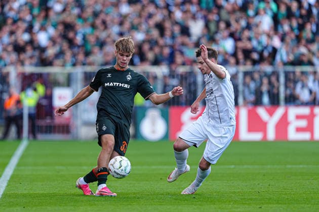 Mick Schmetgens (SV Werder Bremen, 33), Nico Hübner (Lüneburger SK Hansa, 07) GER, Lüneburger SK Hansa vs. SV Werder Bremen, Fußball, DFB-Pokal, 1. Runde, Saison 2026 2027, 22.08.2026 GER, Lüneburger SK Hansa vs. SV Werder Bremen, Fußball, DFB-Pokal, 1. Runde, Saison 2026 2027, 22.08.2026 Hamburg *** Mick Schmetgen, SV Werder Bremen, 33, Nico Hübner, Lüneburger SK Hansa, 07 GER, Lüneburger SK Hansa vs. SV Werder Bremen, Soccer, DFB Cup, 1st Round, 2026–2027 Season, August 22, 2026, Germany, Lüneburger SK Hansa vs. SV Werder Bremen, Soccer, DFB Cup, Round 1, 2026–2027 Season, August 22, 2026, Hamburg Copyright: xEibner-Pressefoto MarcelxvonxFehrnx EP_MFN