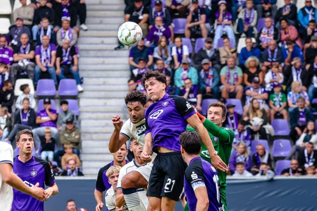 Maxim Burghardt (FC Erzgebirge Aue, 21) geht zum Kopfball, FC Erzgebirge Aue vs. TSG Hoffenheim, Fussball, DFB Pokal, 1. Runde, Saison 2026 2027, 22.08.2026,¨ DFL REGULATIONS PROHIBIT ANY USE OF PHOTOGRAPHS AS IMAGE SEQUENCES AND OR QUASI-VIDEO,¨ FC Erzgebirge Aue vs. TSG Hoffenheim, Fussball, DFB Pokal, 1. Runde, Saison 2026 2027, 22.08.2026, Aue *** Maxim Burghardt of FC Erzgebirge Aue, 21, goes up for a header, FC Erzgebirge Aue vs. TSG Hoffenheim, Soccer, DFB Cup, 1st Round, 2026–2027 Season, August 22, 2026, DFL regulations prohibit any use of photographs as image sequences and or quasi-video, FC Erzgebirge Aue vs. TSG Hoffenheim, soccer, DFB Cup, Round 1, 2026–2027 Season, August 22, 2026, Aue Copyright: xEibner-Pressefoto LauraxRoemerx EP_LRR