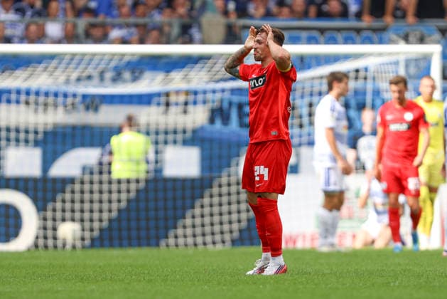 Luca Schnellbacher (SV 07 Elversberg) Torjubel, jubelt nach seinem Treffer zum 0:1 waehrend des Spiels der 1. Runde des DFB-Pokal zwischen MSV Duisburg und SV 07 Elversberg, Schauinsland-Reisen-Arena am 22. August 2026 in Duisburg, Deutschland. (Foto von Oliver Kaelke DeFodi Images) +++ Luca Schnellbacher (SV 07 Elversberg) celebrates after scoring his team s first goal during the 1st round match of the DFB-Pokal between MSV Duisburg and SV 07 Elversberg at Schauinsland-Reisen-Arena on August 22, 2026 in Duisburg, Germany. (Photo by Oliver Kaelke DeFodi Images) DFB DFL REGULATIONS PROHIBIT ANY USE OF PHOTOGRAPHS AS IMAGE SEQUENCES AND OR QUASI-VIDEO. (Photo by Oliver Kaelke DeFodi Images) - *** Luca Schnellbacher of SV 07 Elversberg celebrates a goal, celebrates after scoring his team’s first goal during the first-round match of the DFB Cup between MSV Duisburg and SV 07 Elversberg at the Schauinsland Reisen Arena on August 22, 2026, in Duisburg, Germany. Photo by Oliver Kaelke, DeFodi Images. Luca Schnellbacher of SV 07 Elversberg celebrates after scoring his team’s first goal during the first-round match of the DFB Cup between MSV Duisburg and SV 07 Elversberg at Schauinsland Reisen Arena on August 22, 2026 in Duisburg, Germany. Photo by Oliver Kaelke, DeFodi Images. DFB and DFL regulations prohibit any use of photographs as image sequences and or quasi-video. Photo by Oliver Kaelke, DeFodi Images.